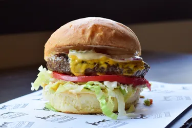 Classic Black Angus + пържени картофки