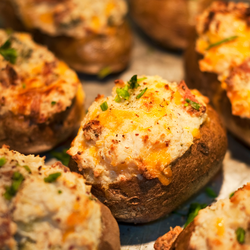 Пълнен картоф със сирена и свинско филе