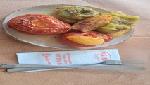 Пълнени чушки и домати по гръцки 
