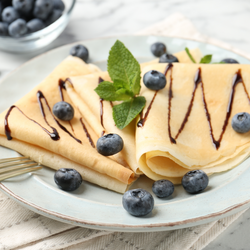 Палачинка с крем маскарпоне и боровинки